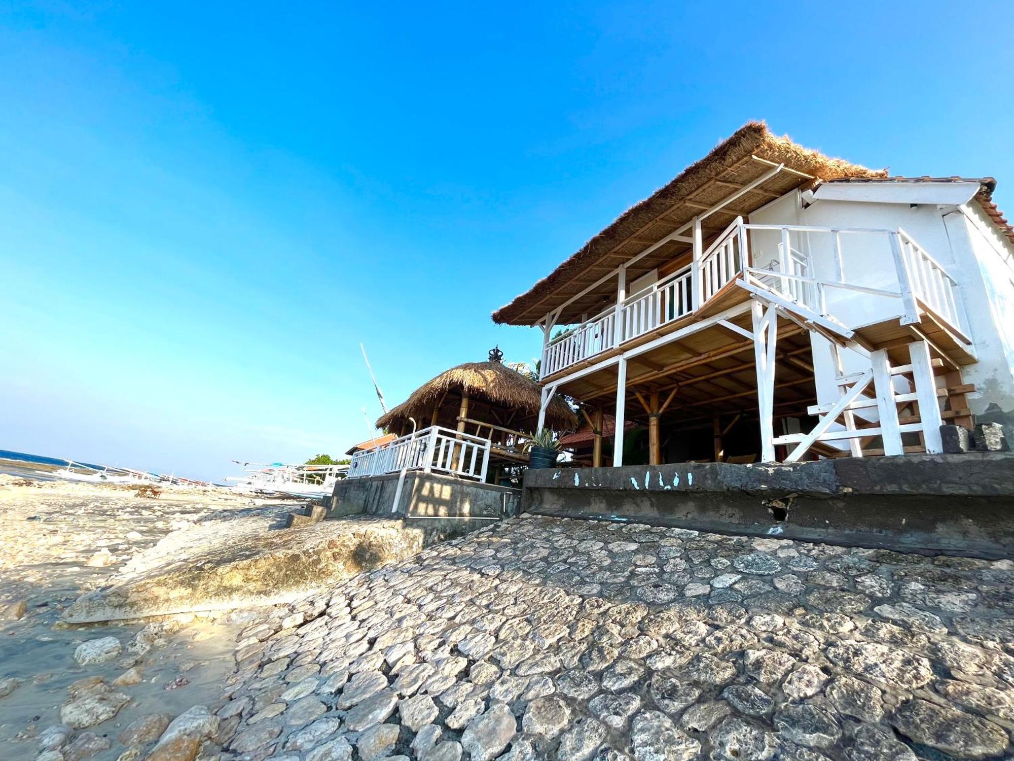 Coastal Inn Batununggul Exterior photo